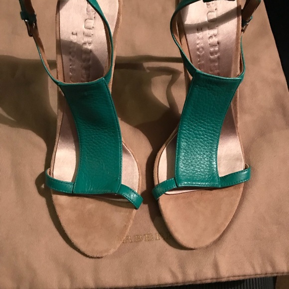 burberry pumps green